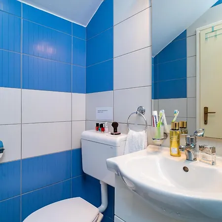 Guest house Jele 2 *